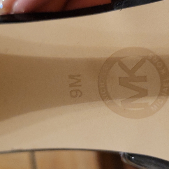 GORGEOUS MICHAEL KORS PATENT LEATHER HEELS - Picture 7 of 16